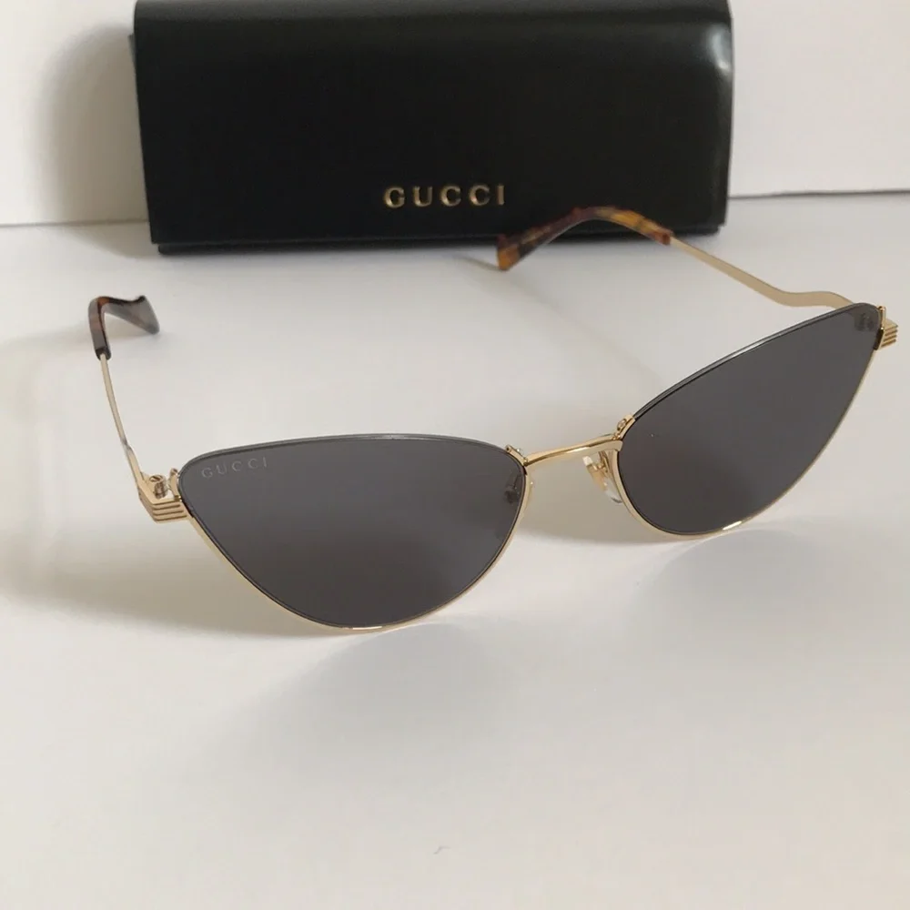 New Authentic Gucci Gg1006s Women's Cat Eye Sunglasses in Gold with Gray Lenses